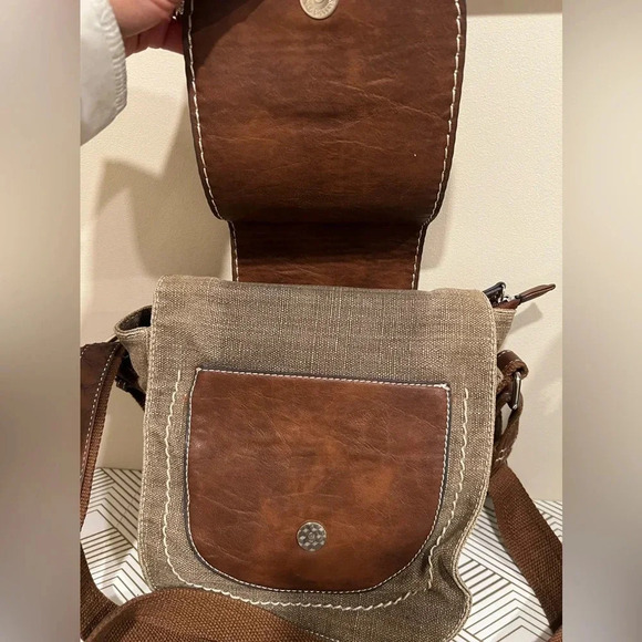 🍁4/$15 Hilary Radley Crossbody bag🍁 - Picture 4 of 10